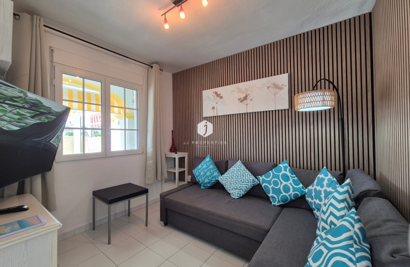 Tweedehands - Appartement / flat -
San Miguel de Salinas - Inland