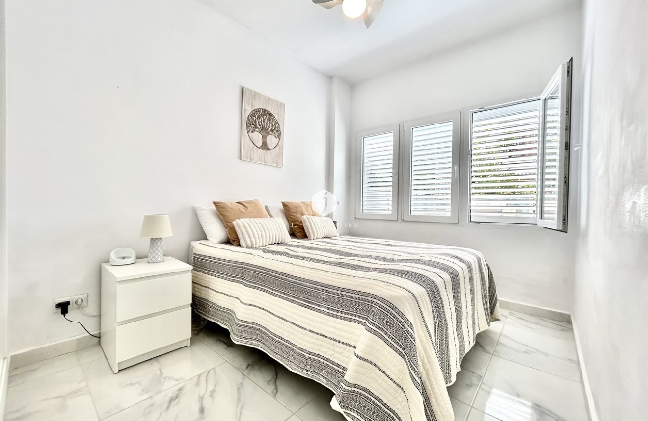 Tweedehands - Appartement / flat -
La Zenia - Costa Blanca