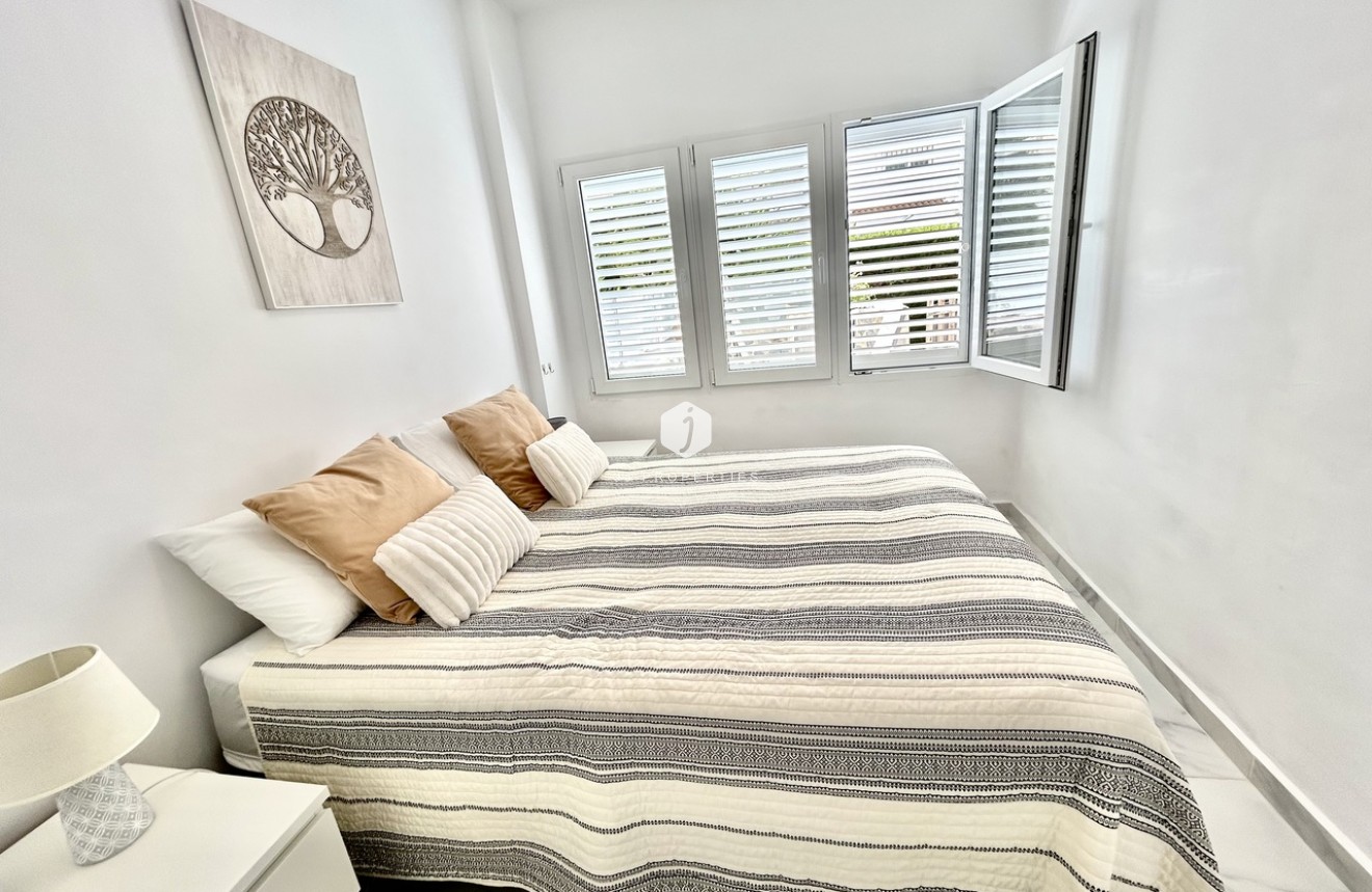 Tweedehands - Appartement / flat -
La Zenia - Costa Blanca