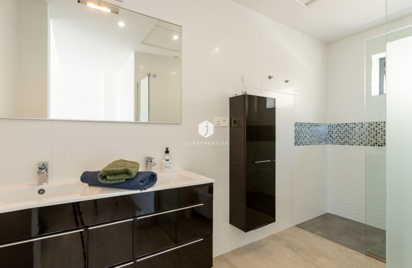 Tweedehands - Villa -
Rojales - Inland