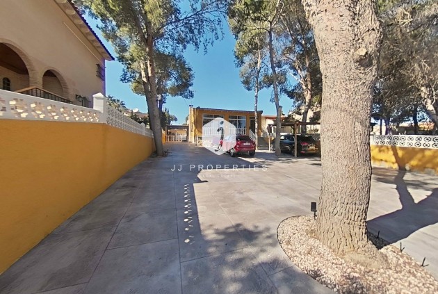 Tweedehands - Villa -
Torrevieja - Los Balcones