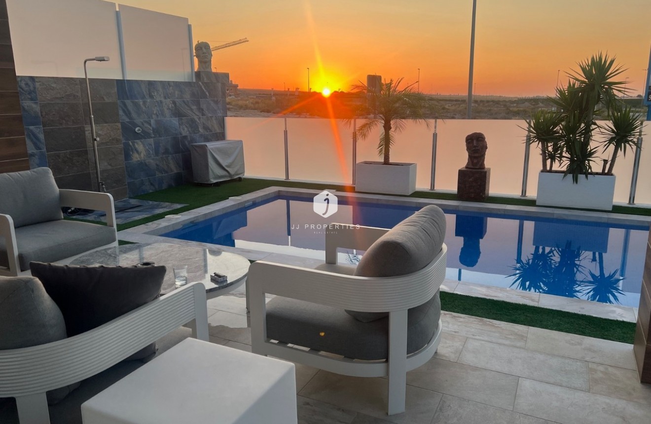 Tweedehands - Villa -
Los Montesinos - Costa Blanca