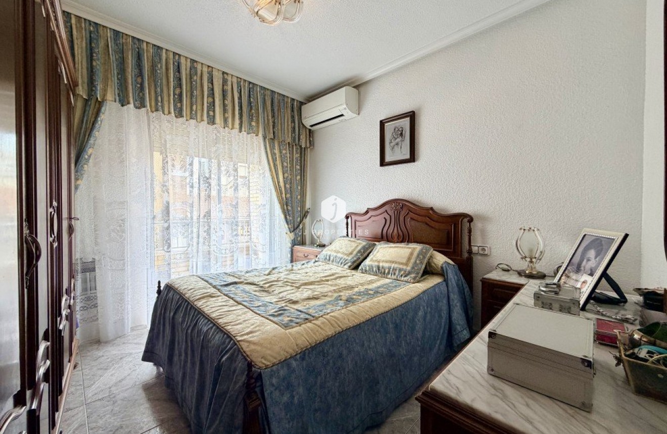 Resale - Apartment / flat -
Torrevieja - Costa Blanca
