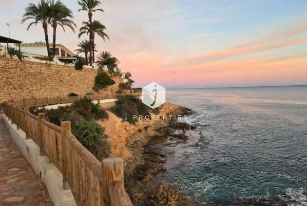 Resale - Villa -
Orihuela Costa - Costa Blanca