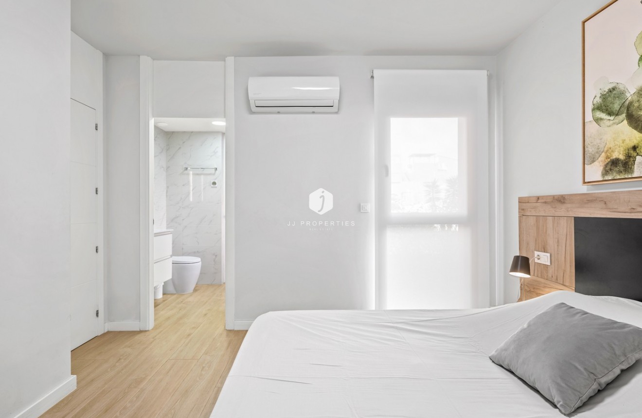 Resale - Apartment / flat -
Orihuela Costa - Costa Blanca