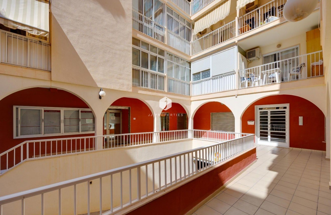 Resale - Apartment / flat -
Torrevieja - Estacion de autobuses