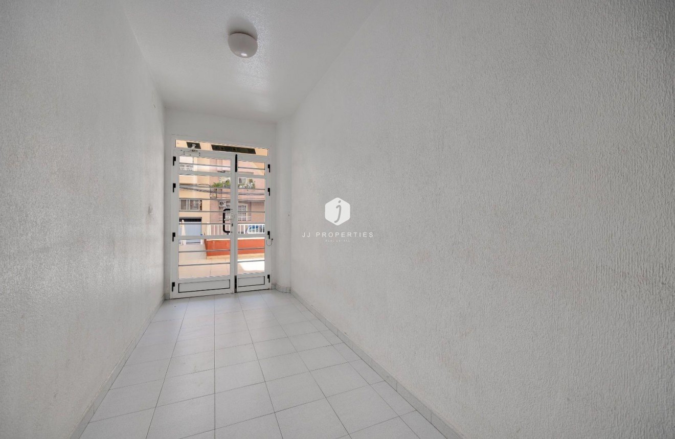 Resale - Apartment / flat -
Torrevieja - Estacion de autobuses