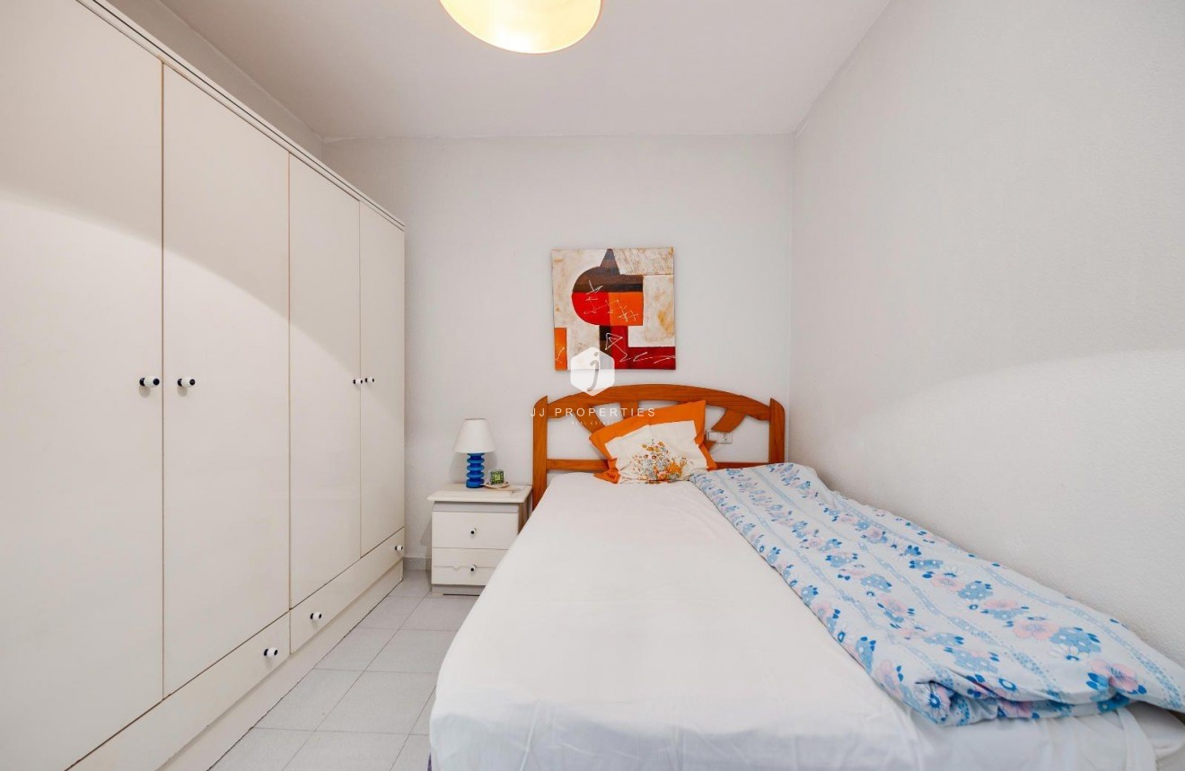 Resale - Apartment / flat -
Torrevieja - Estacion de autobuses