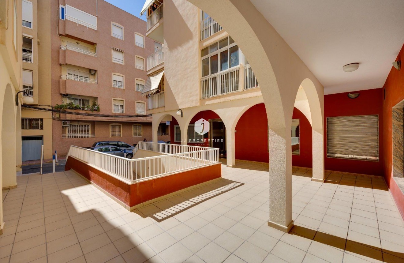 Resale - Apartment / flat -
Torrevieja - Estacion de autobuses