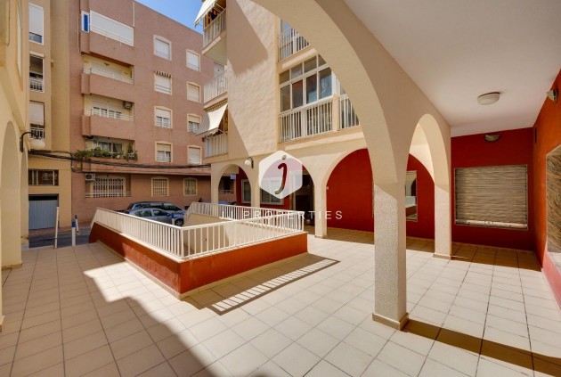 Resale - Apartment / flat -
Torrevieja - Estacion de autobuses