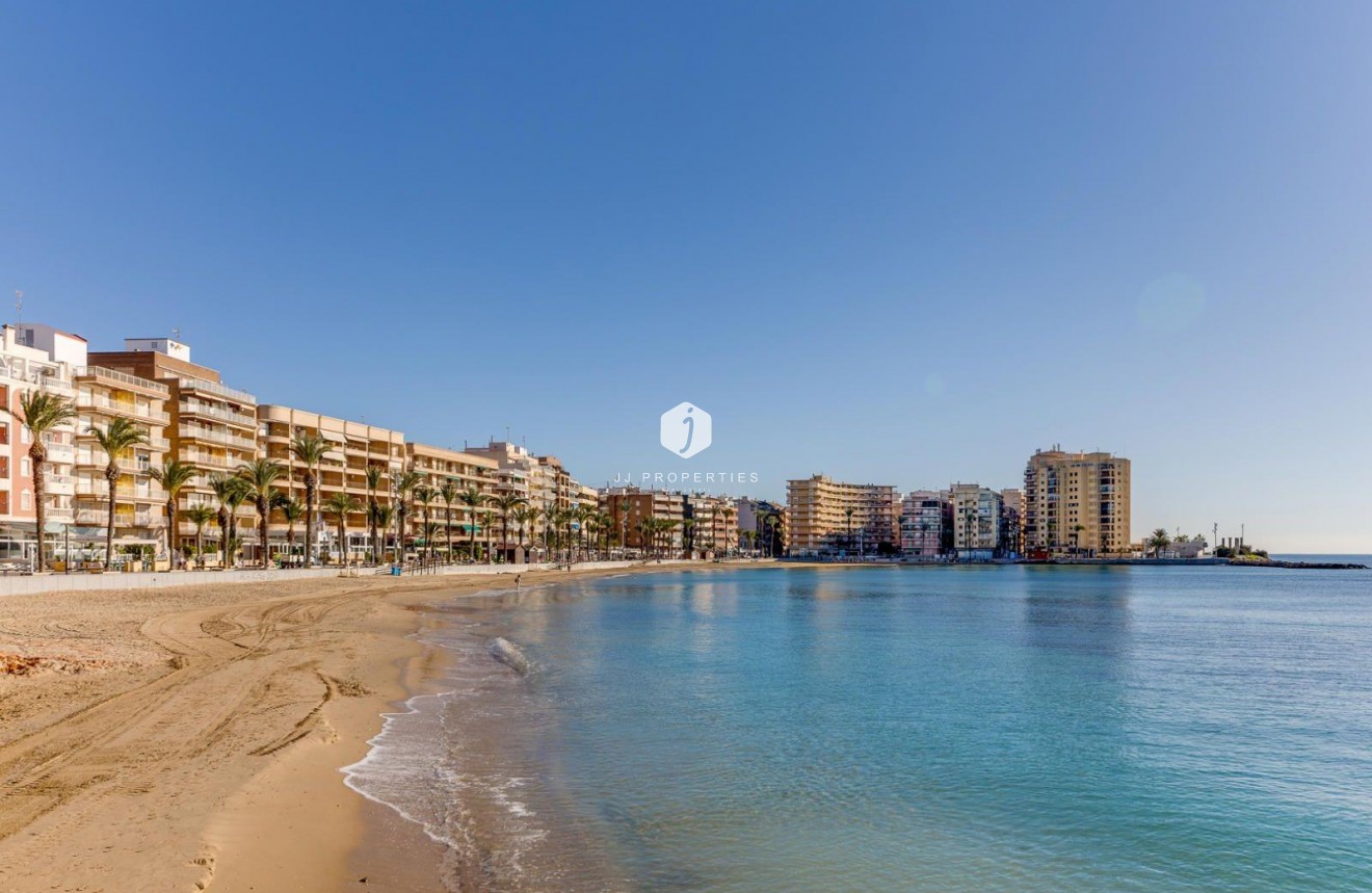 Resale - Apartment / flat -
Torrevieja - Estacion de autobuses