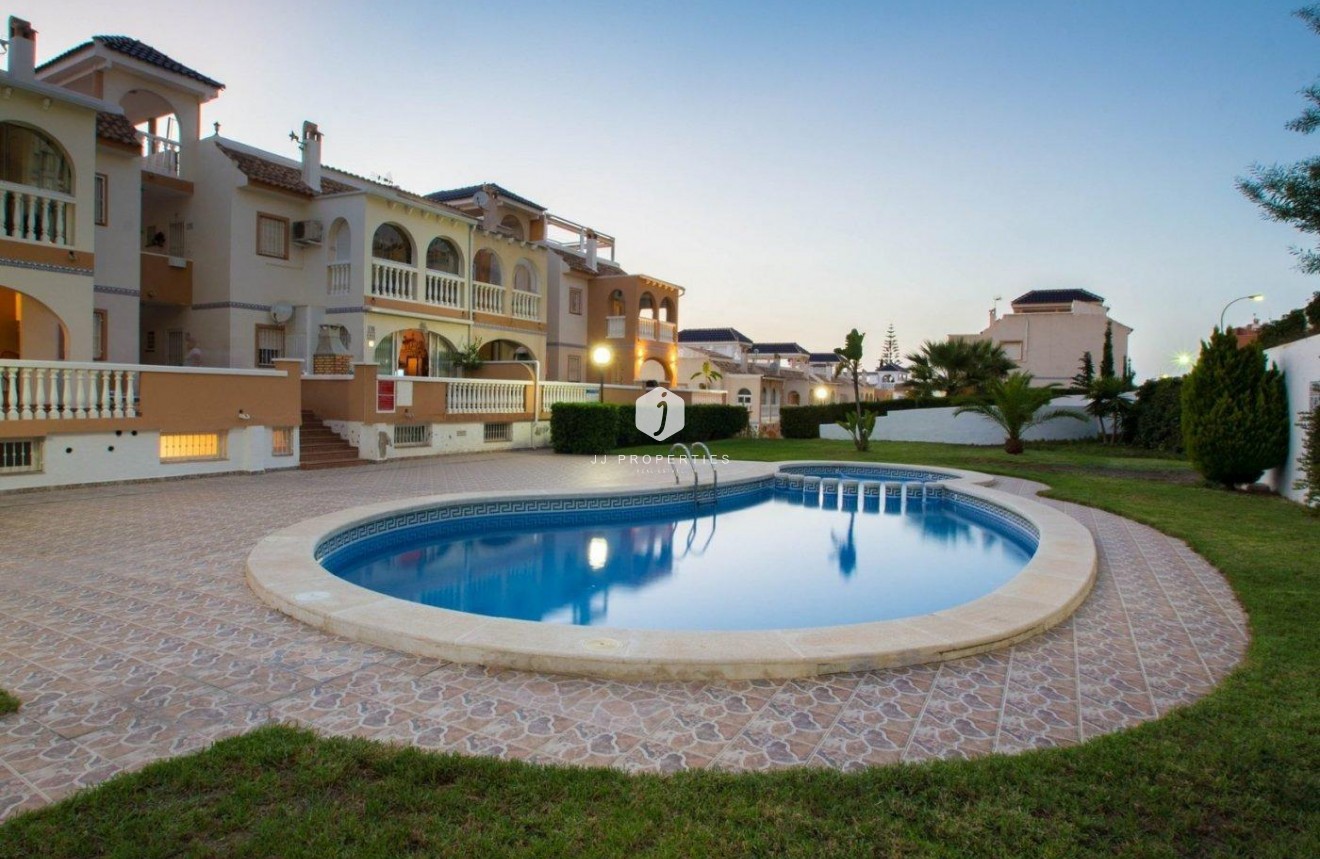 Segunda mano - Apartamento / piso -
Torrevieja - La Mata