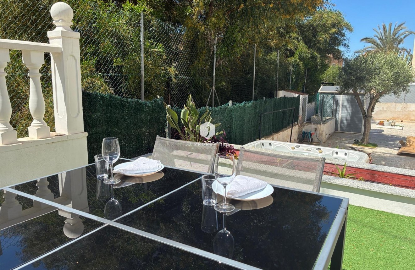Segunda mano - Apartamento / piso -
Torrevieja - La Mata