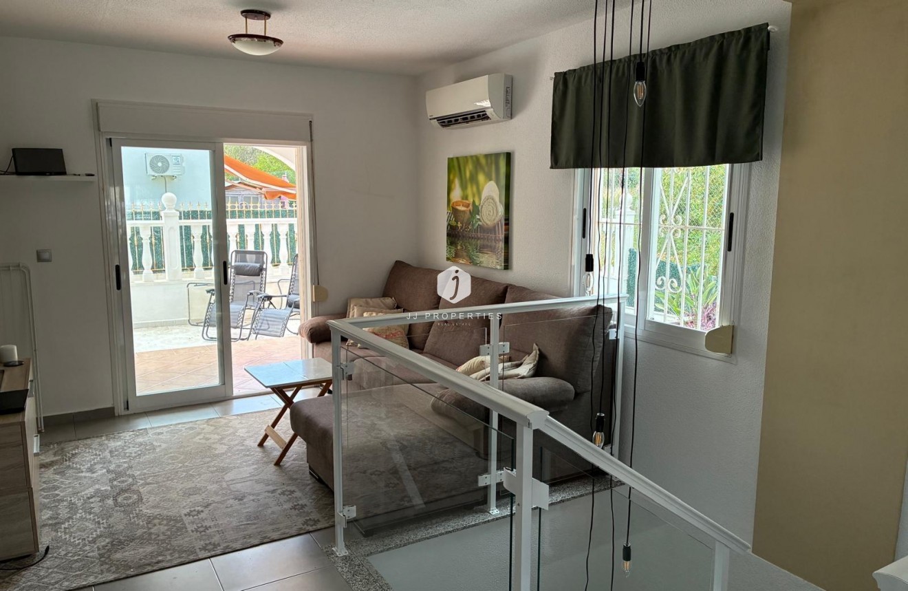 Segunda mano - Apartamento / piso -
Torrevieja - La Mata