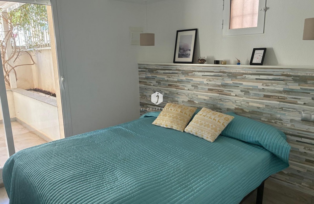 Segunda mano - Apartamento / piso -
Torrevieja - La Mata