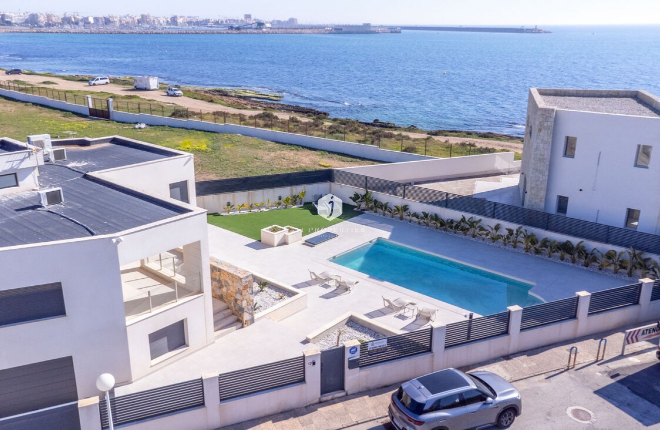 Resale - Villa -
Torrevieja - La Valeta