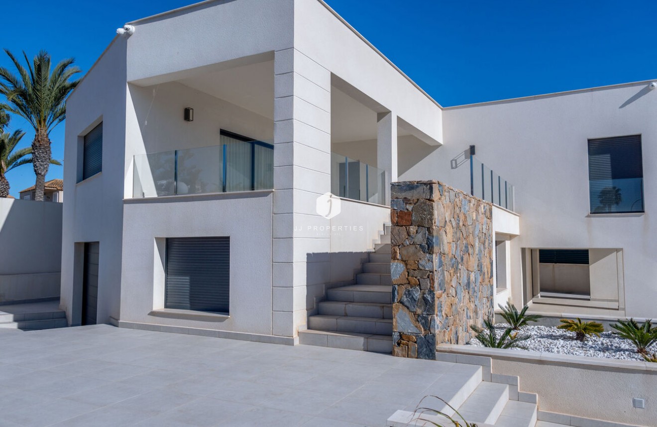 Resale - Villa -
Torrevieja - La Valeta