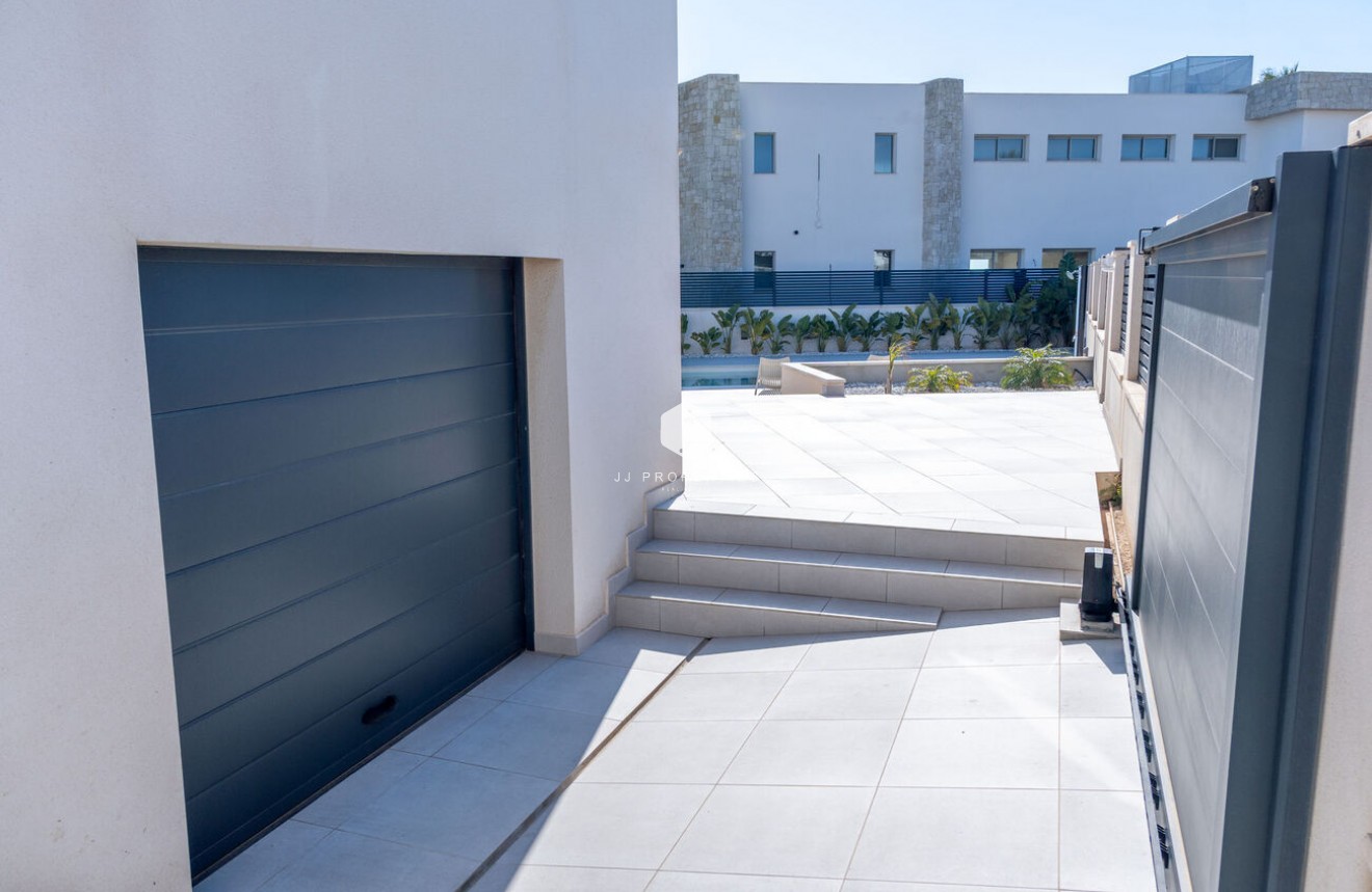 Resale - Villa -
Torrevieja - La Valeta