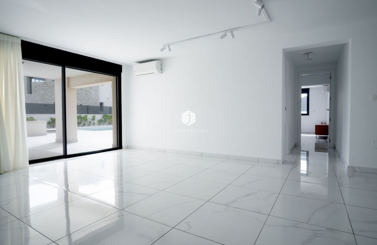 Resale - Villa -
Torrevieja - La Valeta
