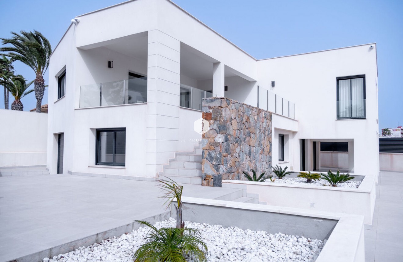 Resale - Villa -
Torrevieja - La Valeta