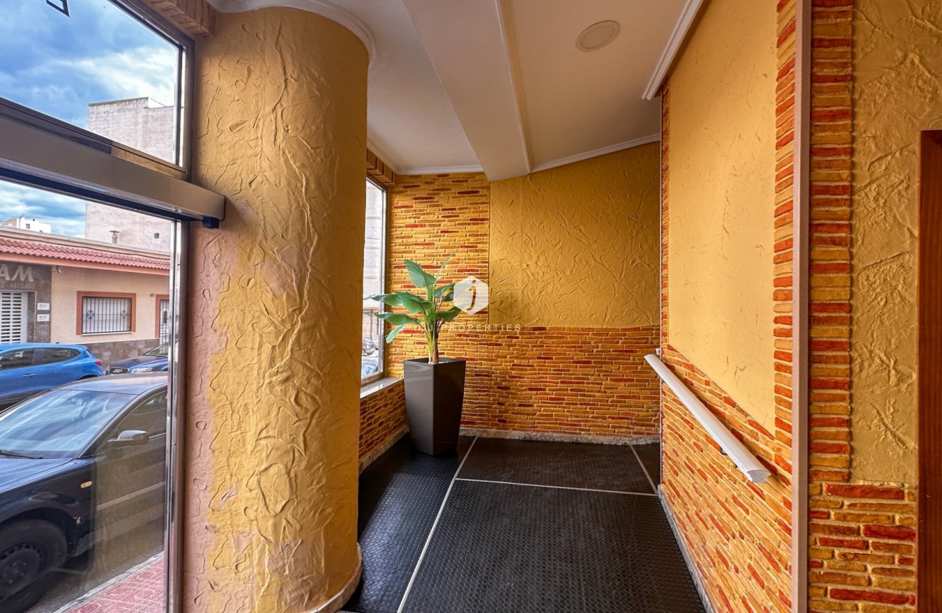 Tweedehands - Appartement / flat -
Torrevieja - Costa Blanca