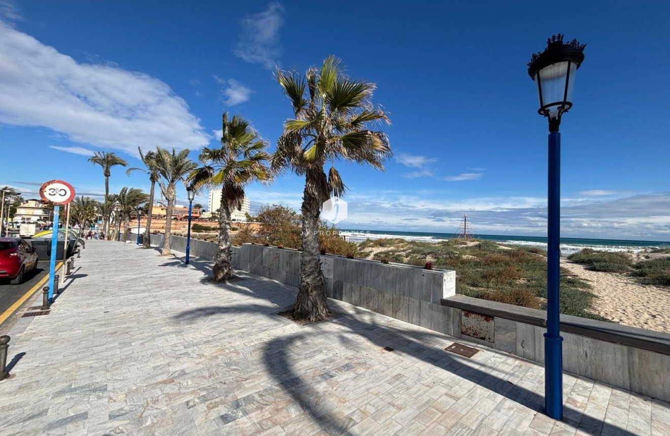 Resale - Apartment / flat -
Cabo Roig - Costa Blanca