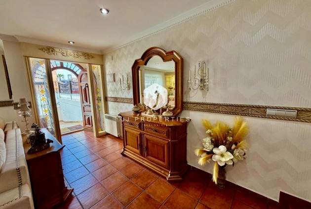 Resale - Chalet -
Orihuela Costa - La Zenia