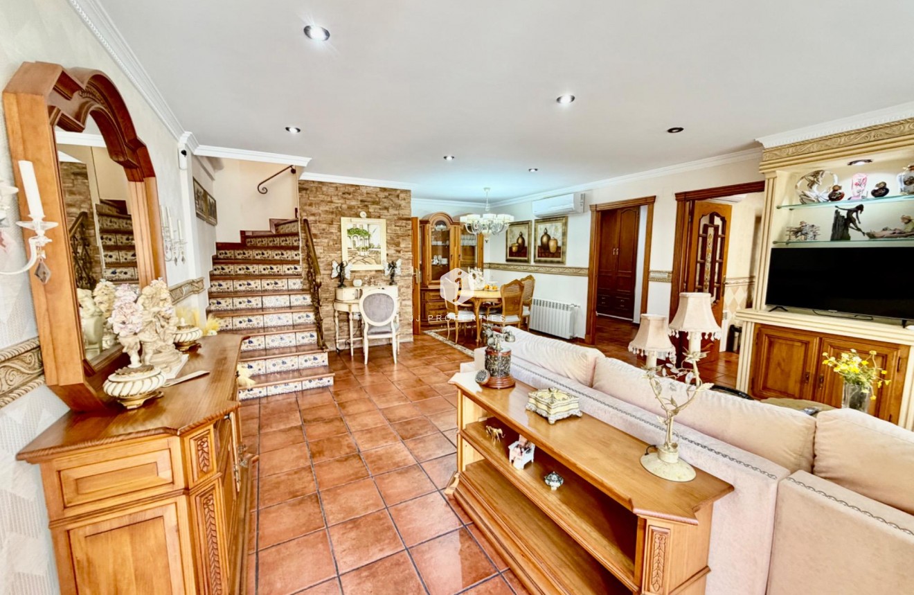 Resale - Chalet -
Orihuela Costa - La Zenia
