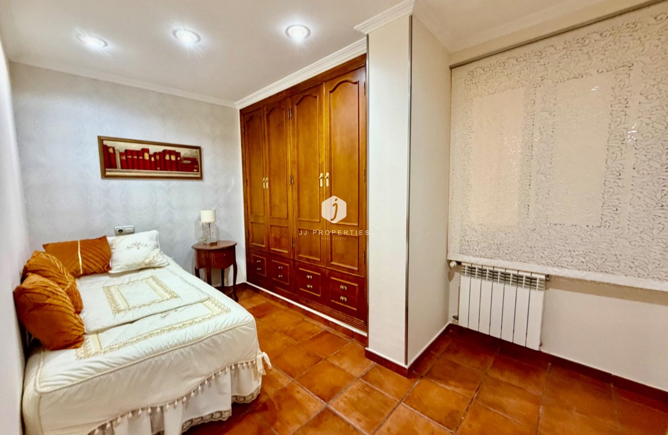 Resale - Chalet -
Orihuela Costa - La Zenia