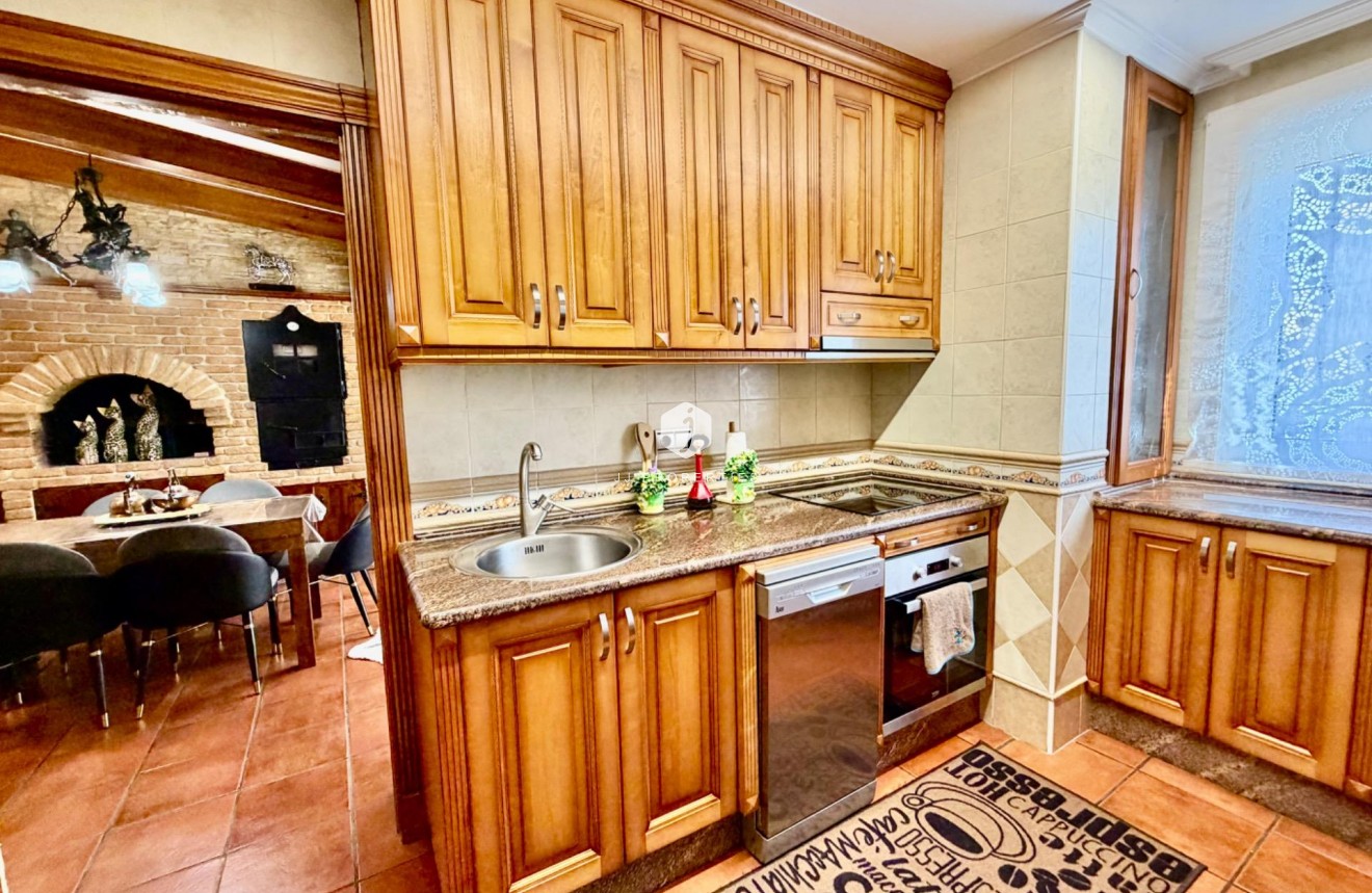 Resale - Chalet -
Orihuela Costa - La Zenia