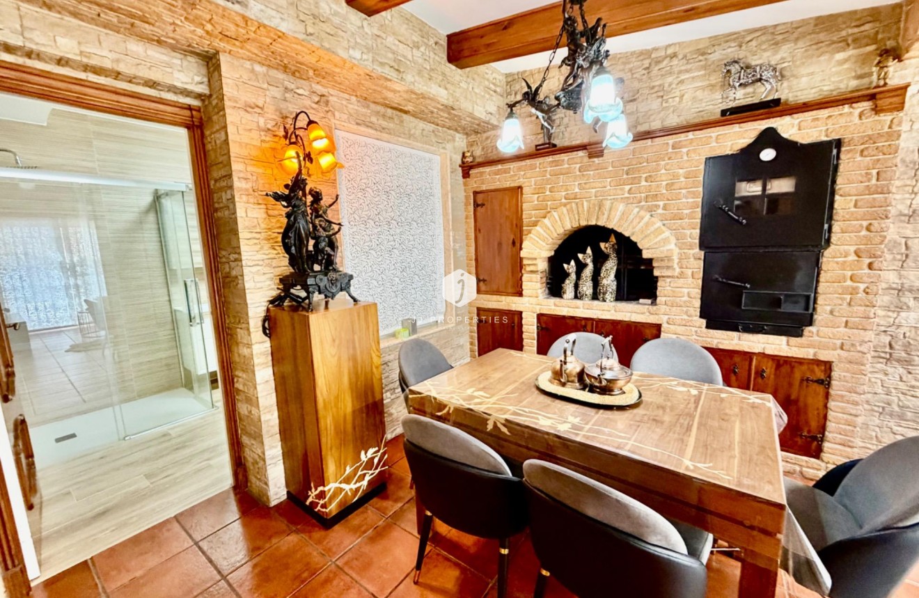 Resale - Chalet -
Orihuela Costa - La Zenia