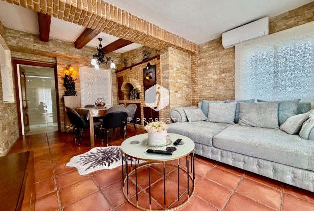 Resale - Chalet -
Orihuela Costa - La Zenia