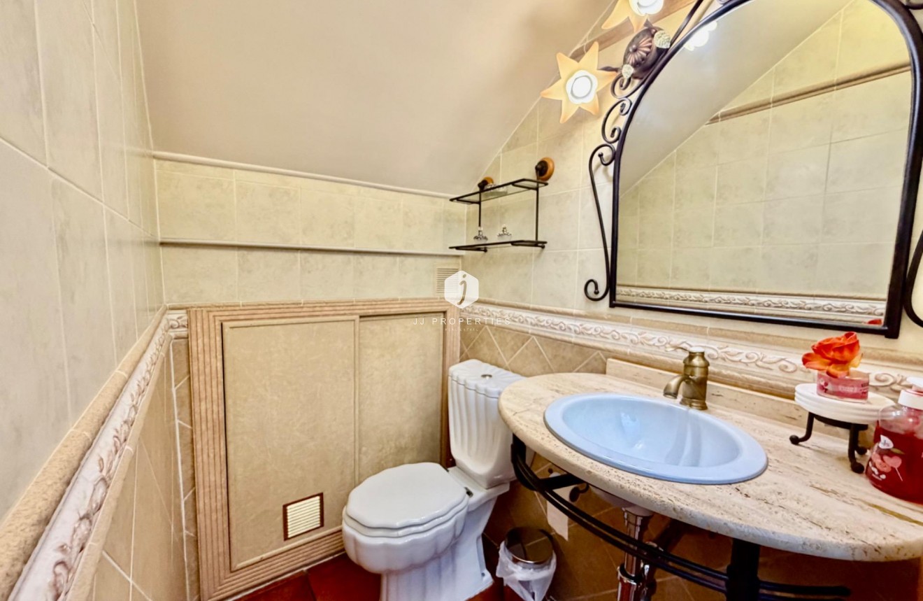 Resale - Chalet -
Orihuela Costa - La Zenia