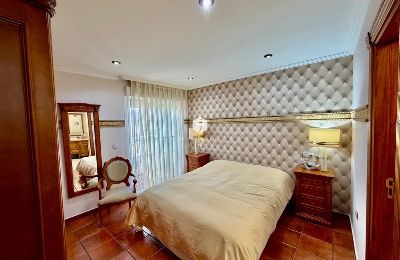 Resale - Chalet -
Orihuela Costa - La Zenia