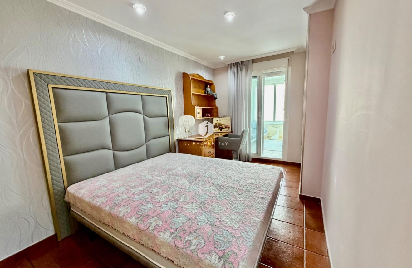 Resale - Chalet -
Orihuela Costa - La Zenia