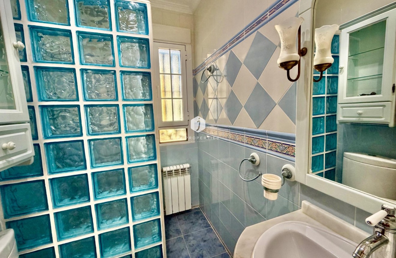 Resale - Chalet -
Orihuela Costa - La Zenia