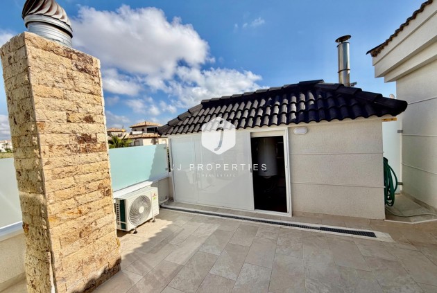 Resale - Chalet -
Orihuela Costa - La Zenia
