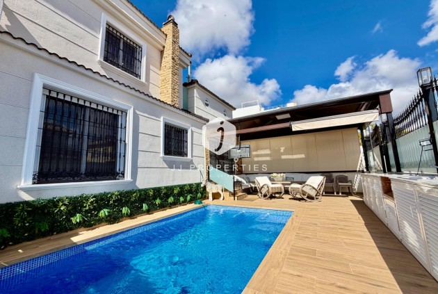 Resale - Chalet -
Orihuela Costa - La Zenia