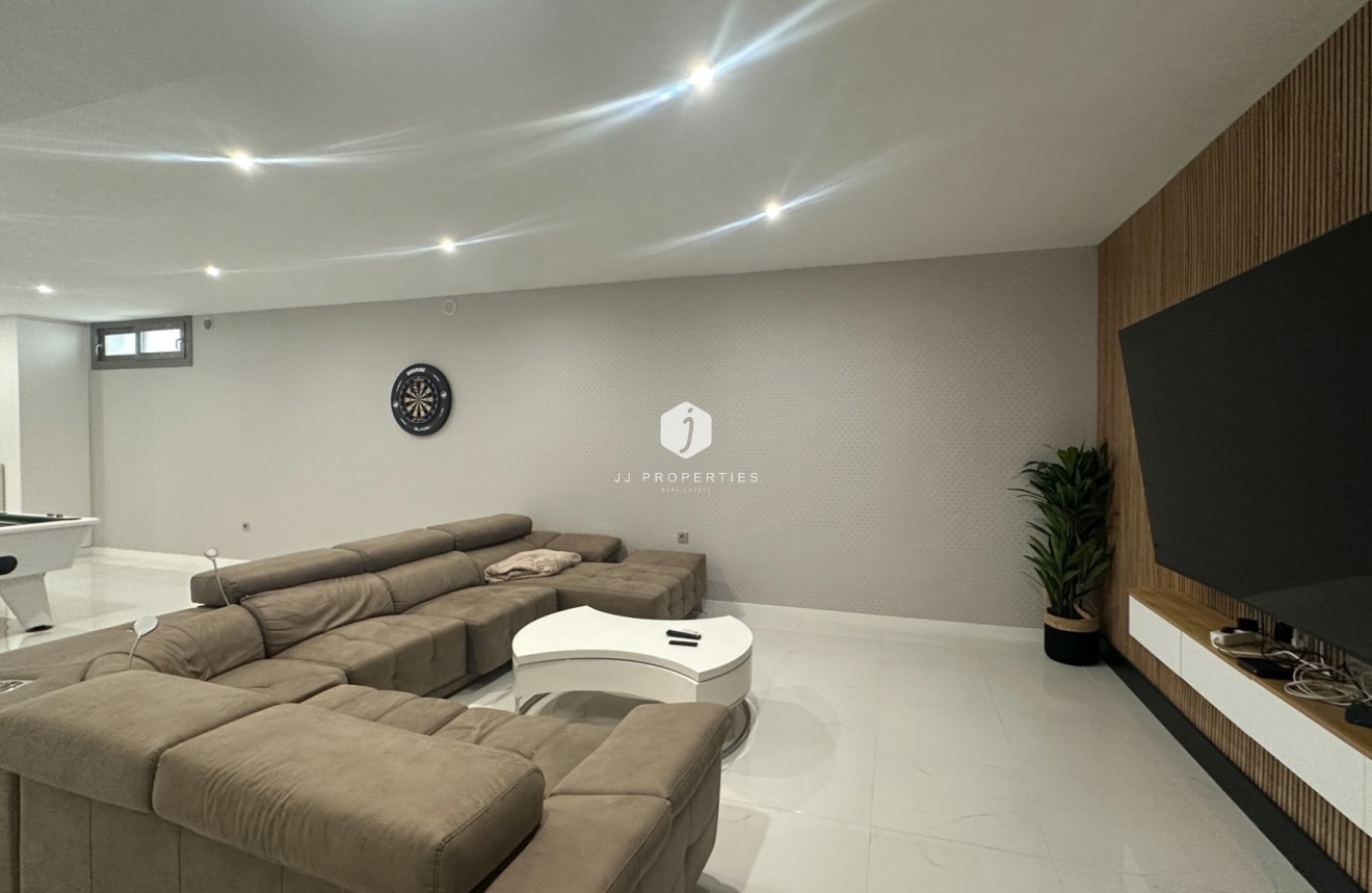 Resale - Villa -
Orihuela Costa - Costa Blanca