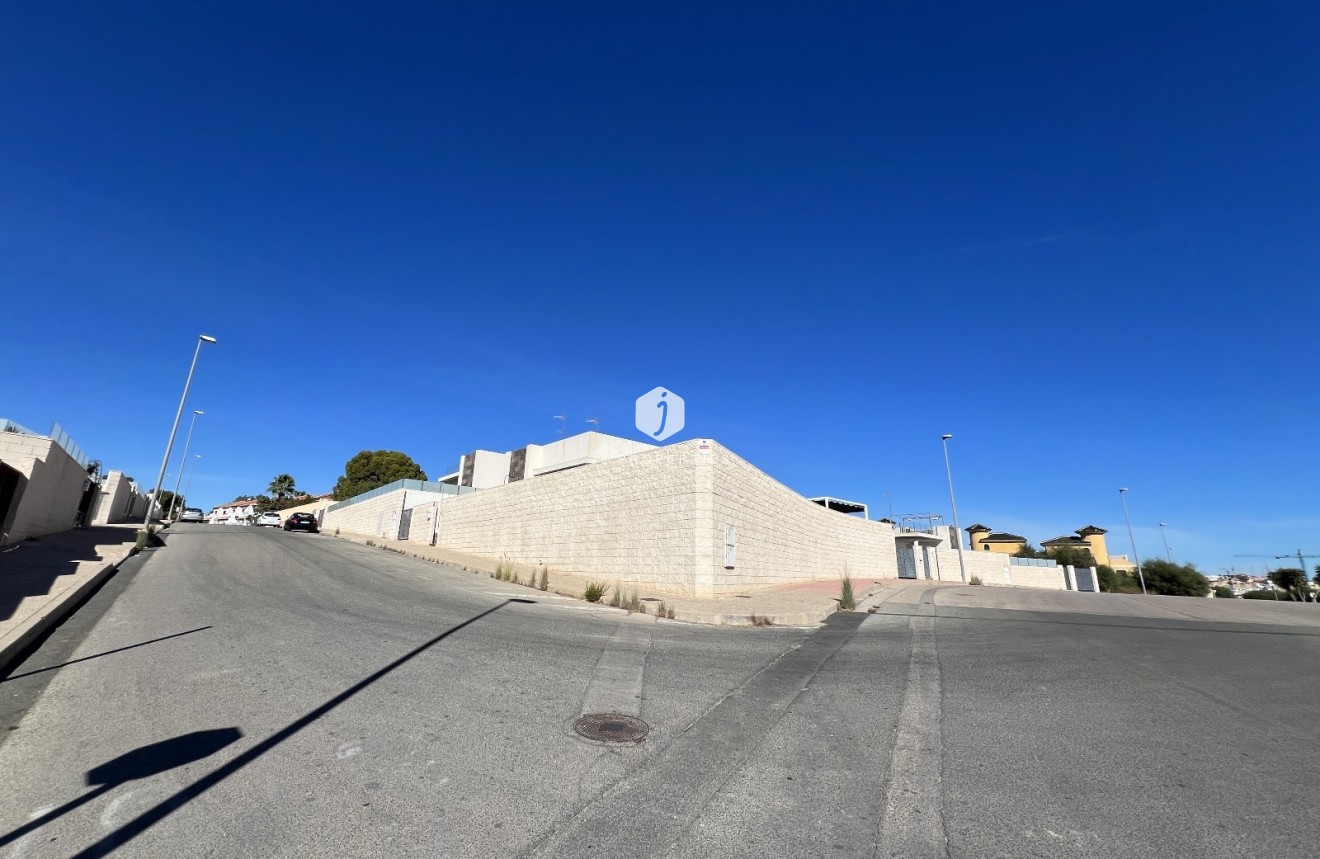 Resale - Villa -
Orihuela Costa - Costa Blanca