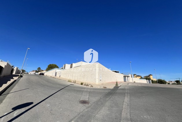 Resale - Villa -
Orihuela Costa - Costa Blanca