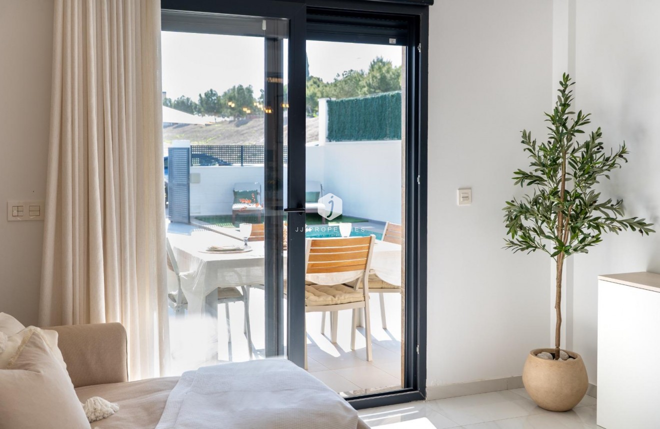 Resale - Villa -
Bigastro - D6