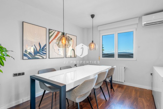 Resale - Villa -
Ciudad De Las Comunicaciones - Costa Blanca