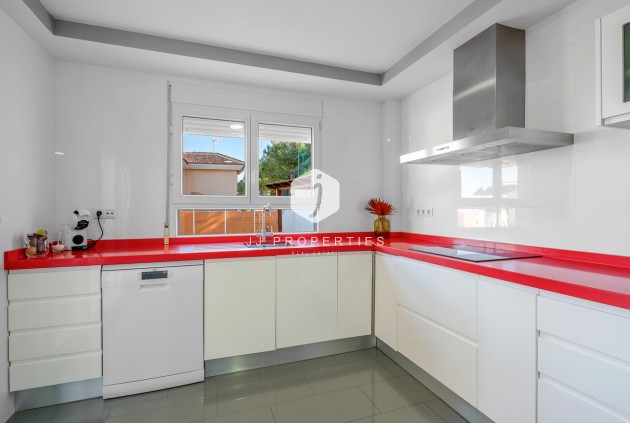 Resale - Villa -
Ciudad De Las Comunicaciones - Costa Blanca
