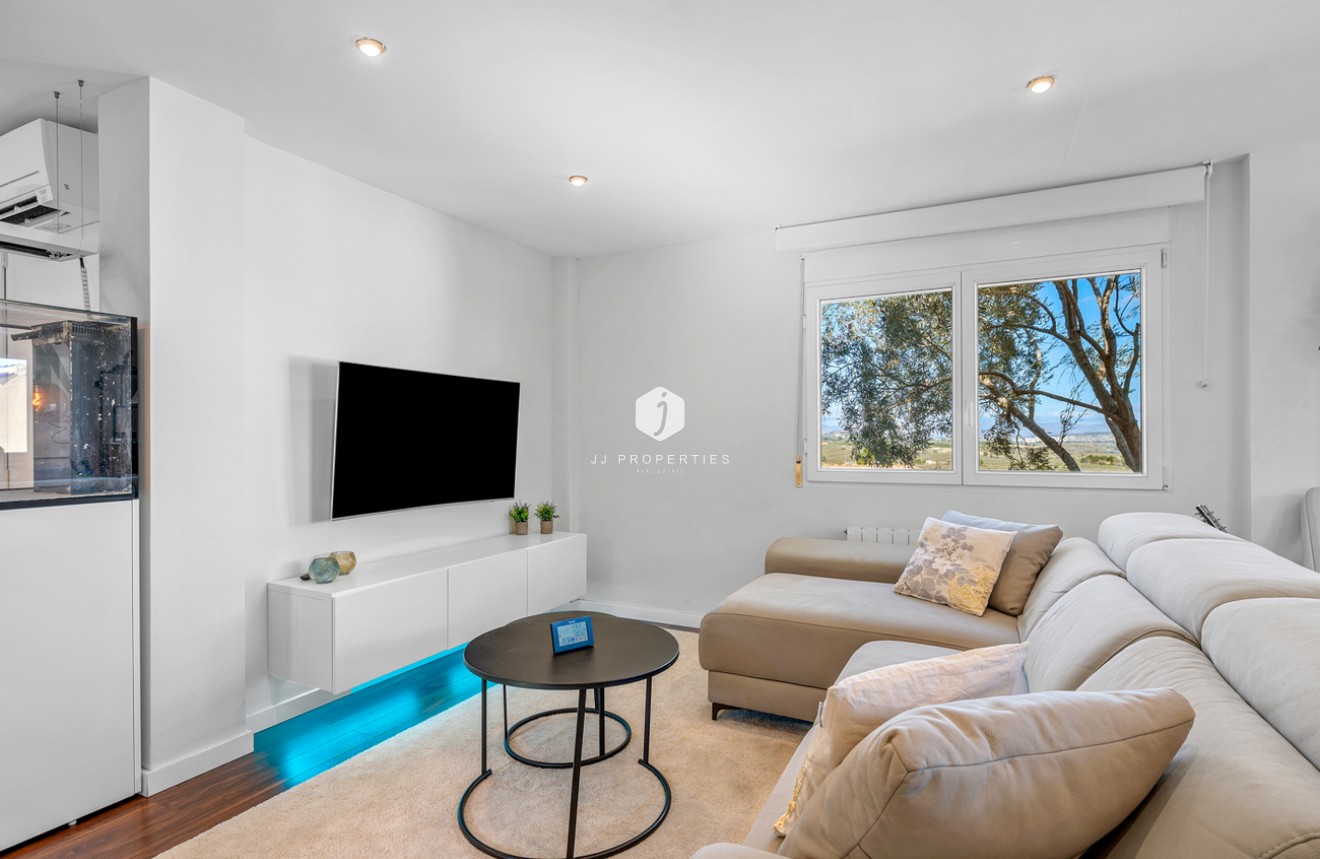 Resale - Villa -
Ciudad De Las Comunicaciones - Costa Blanca