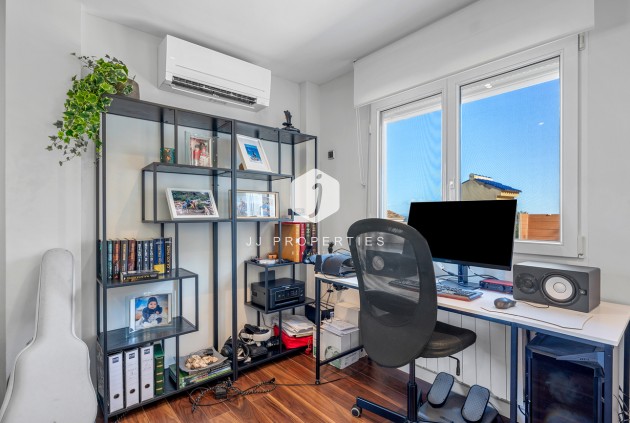 Resale - Villa -
Ciudad De Las Comunicaciones - Costa Blanca