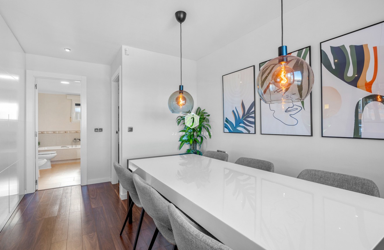 Resale - Villa -
Ciudad De Las Comunicaciones - Costa Blanca