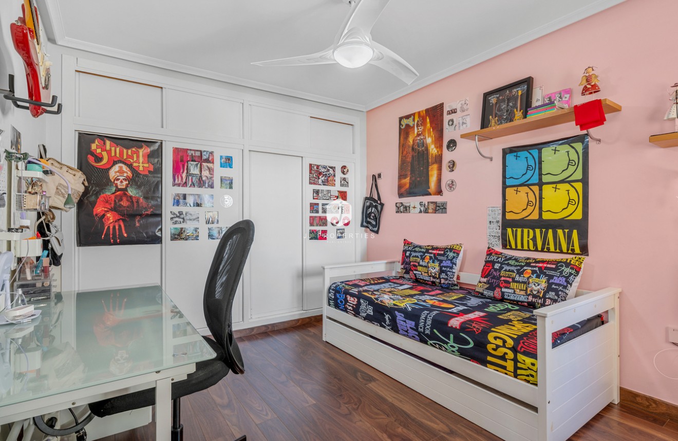 Resale - Villa -
Ciudad De Las Comunicaciones - Costa Blanca