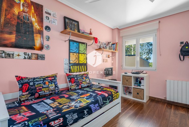 Resale - Villa -
Ciudad De Las Comunicaciones - Costa Blanca