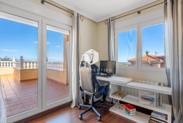 Resale - Villa -
Ciudad De Las Comunicaciones - Costa Blanca